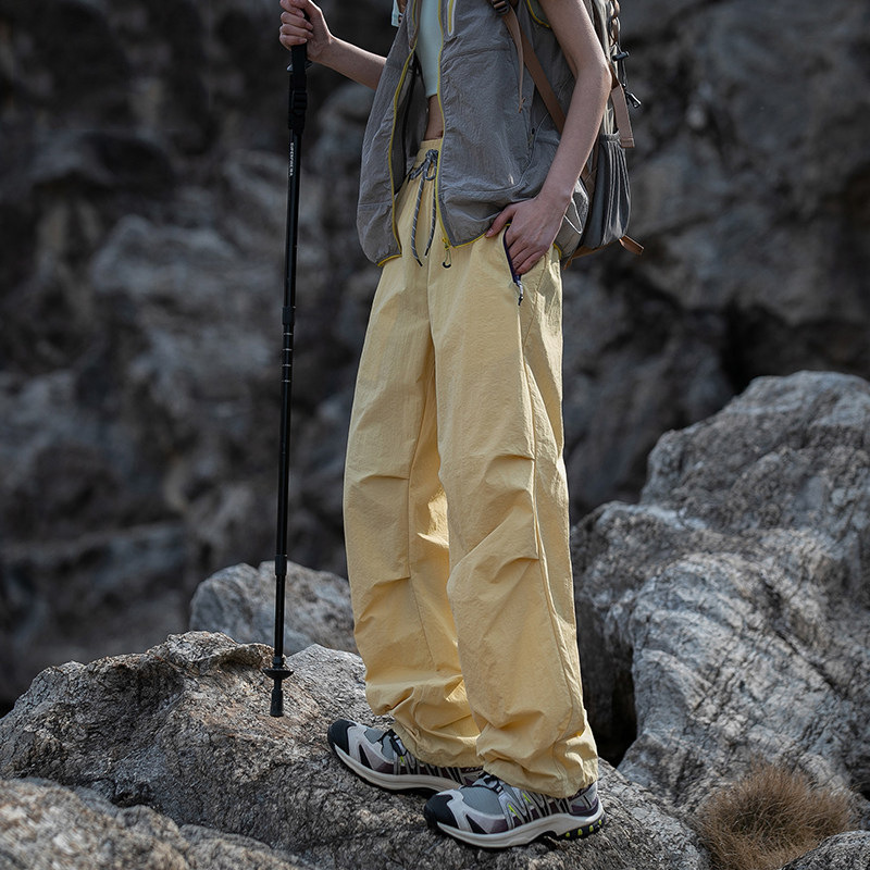 Light yellow [spring and autumn]