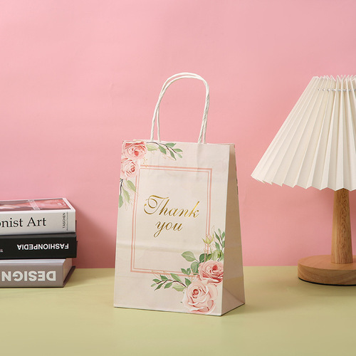 Gold-Embossed Heart-Shaped Kraft Paper Bags for Baking, Candy, and Takeout Packaging  
Valentine's Day Gift Handbags for Delivery—Wholesale Options