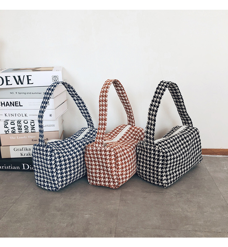 Women's Small Polyester Houndstooth Fashion Cylindrical Zipper Underarm Bag display picture 1