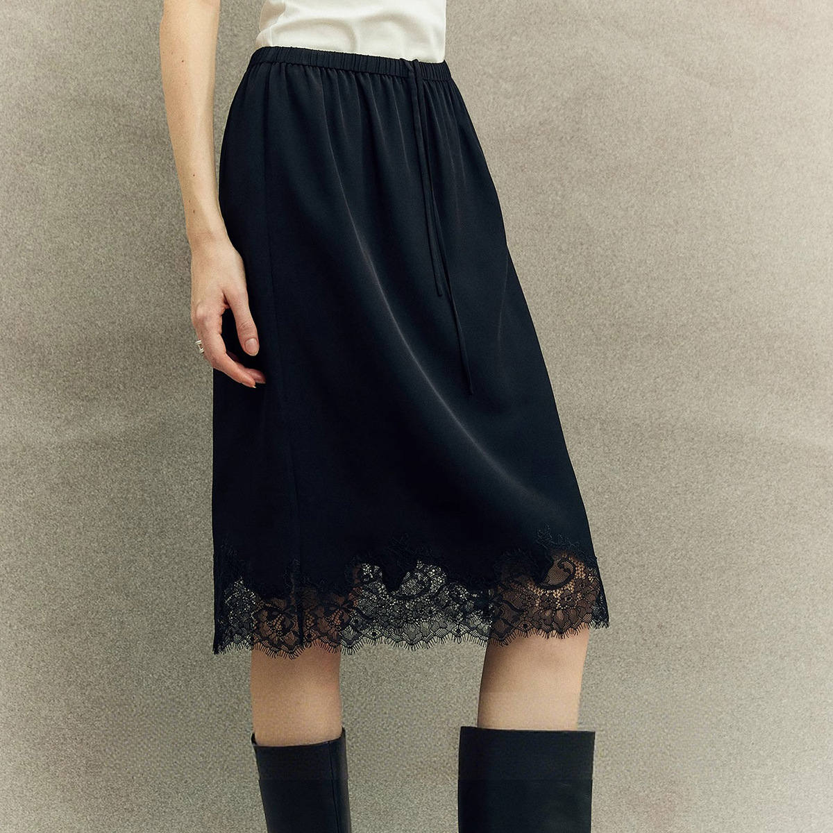 Kaijian Light Luxury High-End Black Elastic Waist Lace Patchwork Skirt, Autumn Hollow-Out Elegant Half Skirt