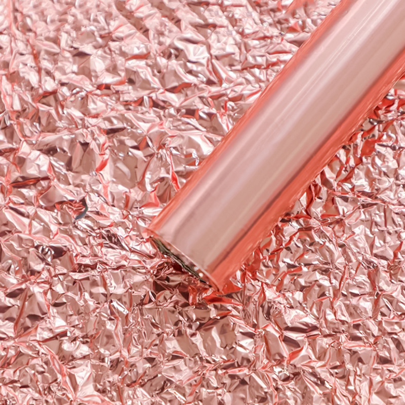 Papel de aluminio de modelado floral, papel de revestimiento plateado brillante, papel de embalaje de base plisado amasado a mano, material de decoración de regalo de flores
