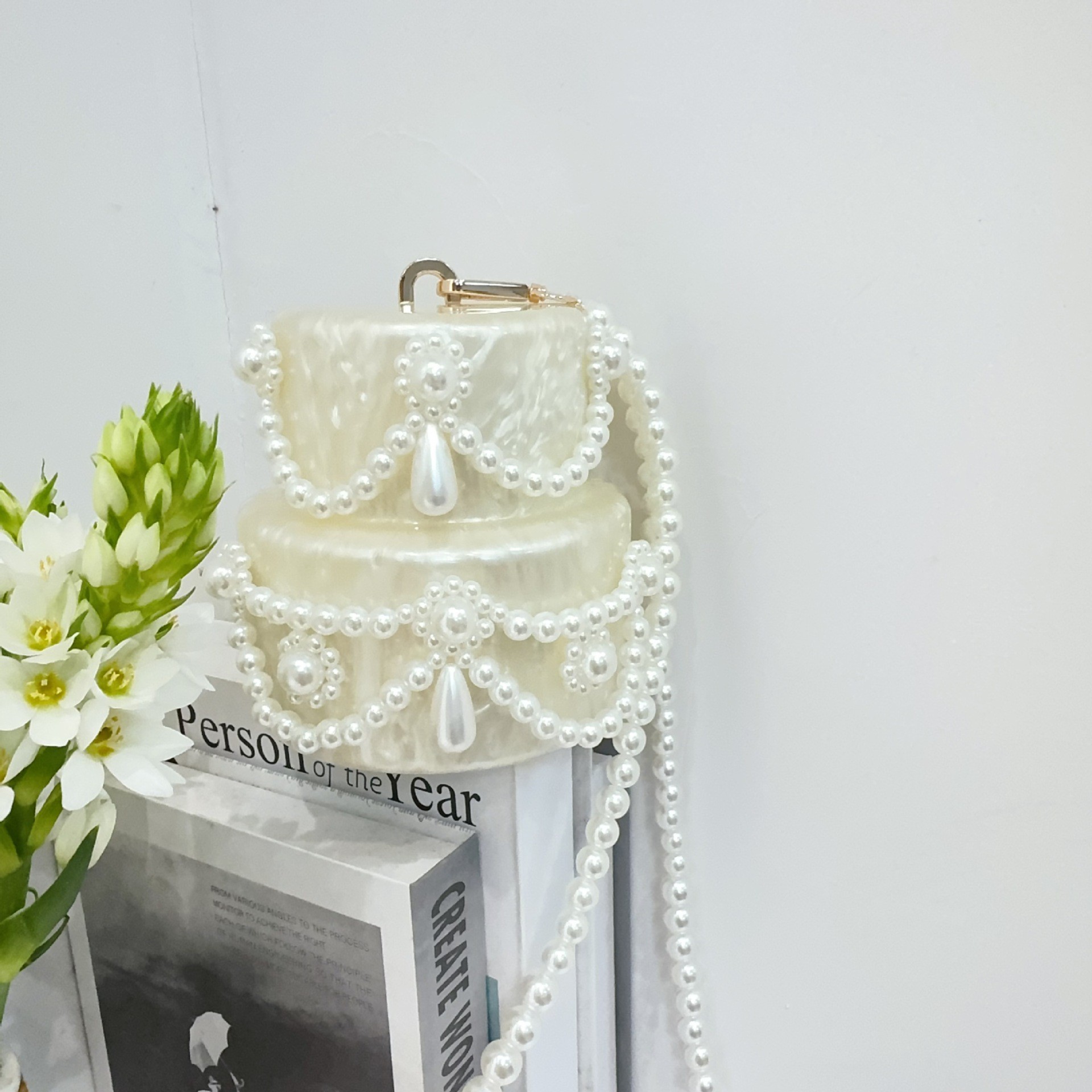 Europa y los Estados Unidos nuevas bolsas de cena de damas un solo hombro inclinado para la fiesta de bodas bolsas de mano de perlas acrílicas especiales bolsas de cena