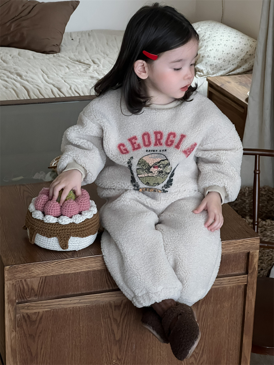 Niños otoño y invierno engrosado conjunto de ropa infantil coreana ropa de invierno bebé letras de niñas con un conjunto de invierno bebé image 3