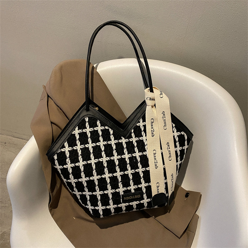 Moudehandtasche 2024 Nei Trendy Damen Een-Schëller Grousskapazitéit Karierten Schal Tote Bag_voghion.com