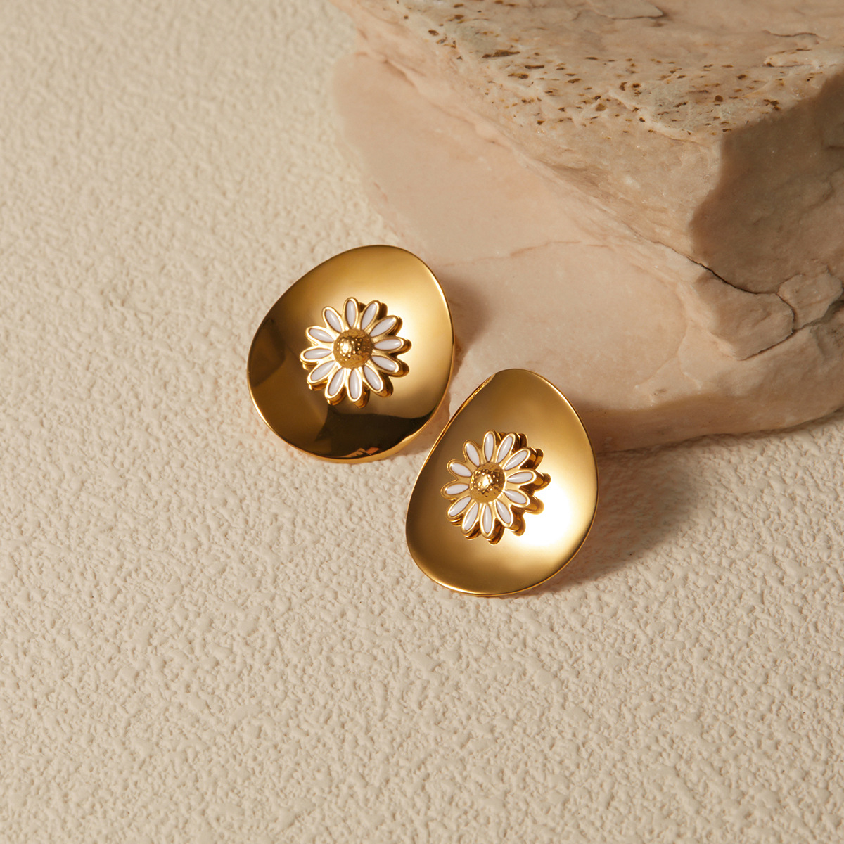 Gold Color Dripping Oil Daisy Earrings