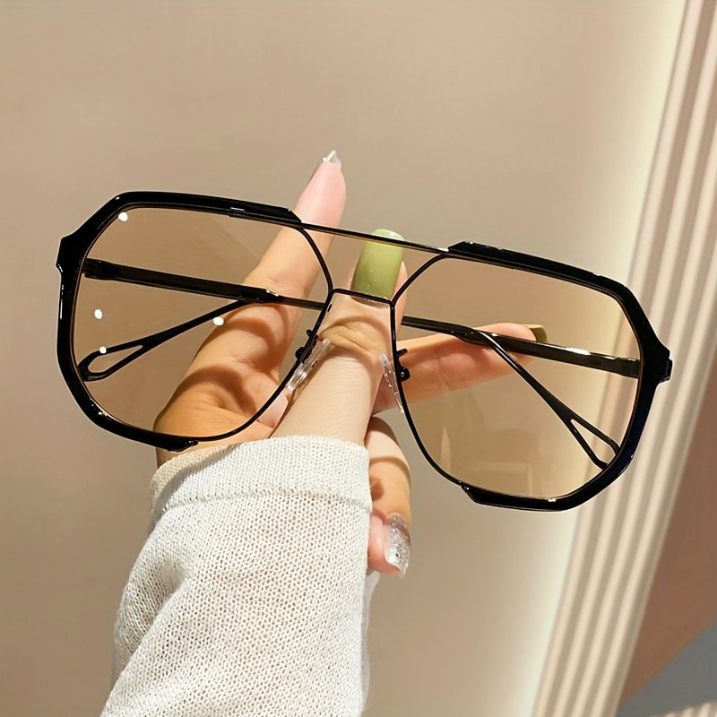 One-Piece Sunglasses, Tiktok Influencer Style, Xiaohongshu Sunglasses, High-End, Cool and Stylish, Large Frame Sunglasses That Make the Face Look Smaller One-Piece Sunglasses, Tiktok Influencer Style, Xiaohongshu Sunglasses, High-End, Cool and Stylish, Large Frame Sunglasses That Make the Face Look Smaller