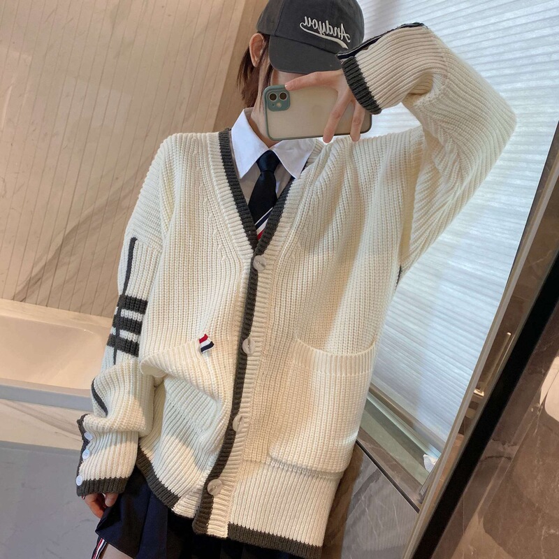 Korean Loose-Fitting Autumn and Winter V-Neck Cardigan with Large Pockets, Striped Knit Sweater with Ribbed Edges, Thick Knitwear for Women, Lazy Style