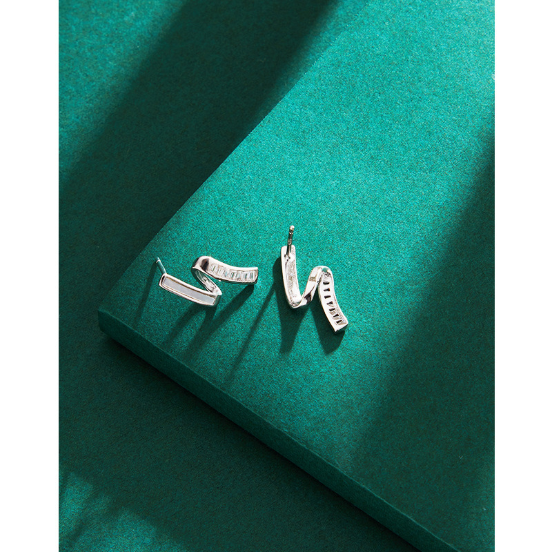 Pendientes de plata esterlina de concha para mujer verano elegante diseño de nicho de plata 925 pendientes geométricos simples pendientes de lujo de alta calidad