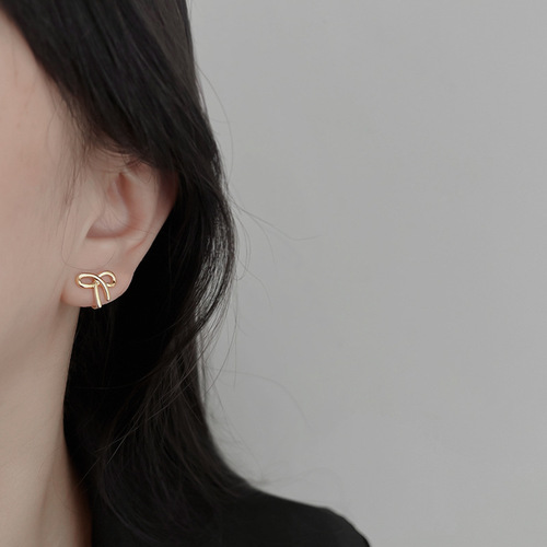 Painless Mosquito Repellent Coiled Ear Clips for Women without Ear Holes Bow Earrings Temperament Ins Style Simple Cold Style Earrings Cute