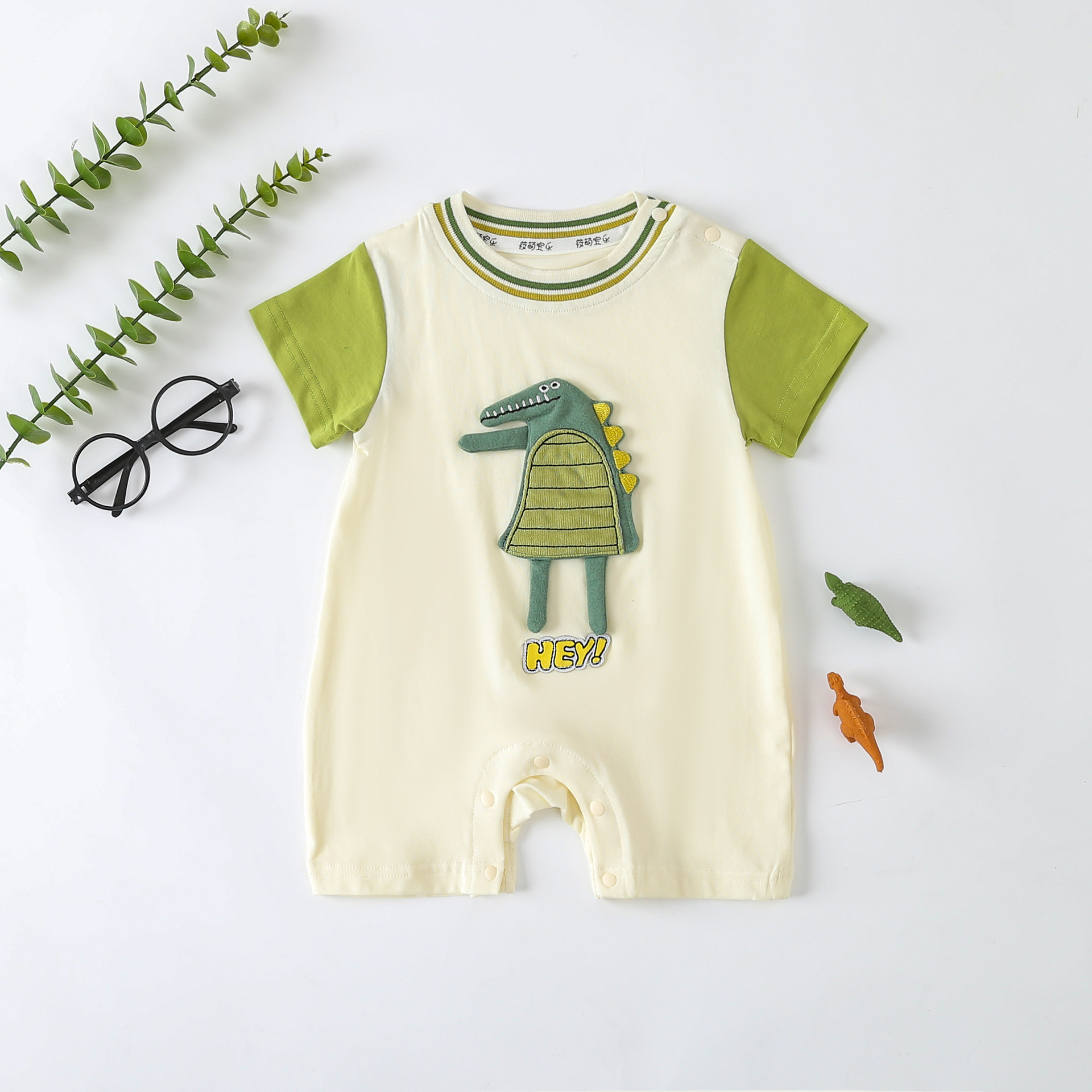 Baby summer jumpsuit newborn cartoon dinosaur short-sleeved romper men and women baby Summer thin clothes romper