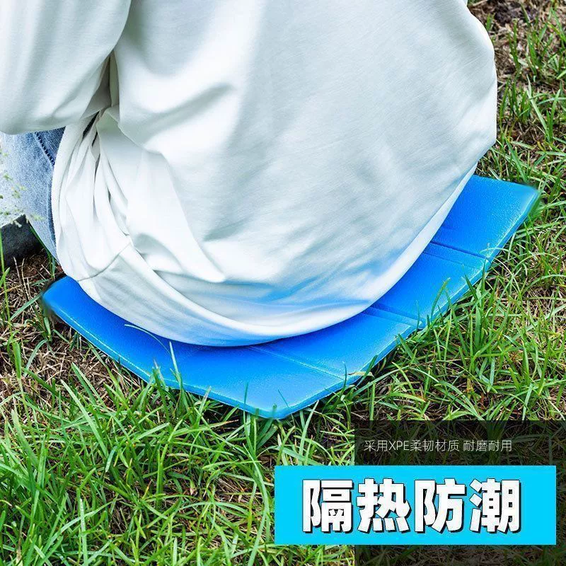 Handheld cooling pillow from foam for hiking