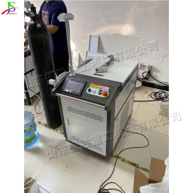 máquina de desoxidado láser máquina de limpieza láser de superficie de casco de barco máquina de limpieza láser de superficie de placa laminada en frío