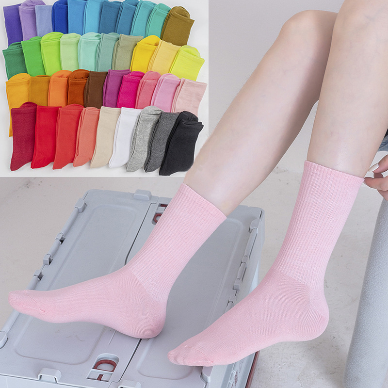 Calcetines de pelo de moda para mujer Otoño e Invierno calcetines de algodón de color sólido a juego de moda calcetines de color medio calcetines de colores transpirables absorbentes de sudor
