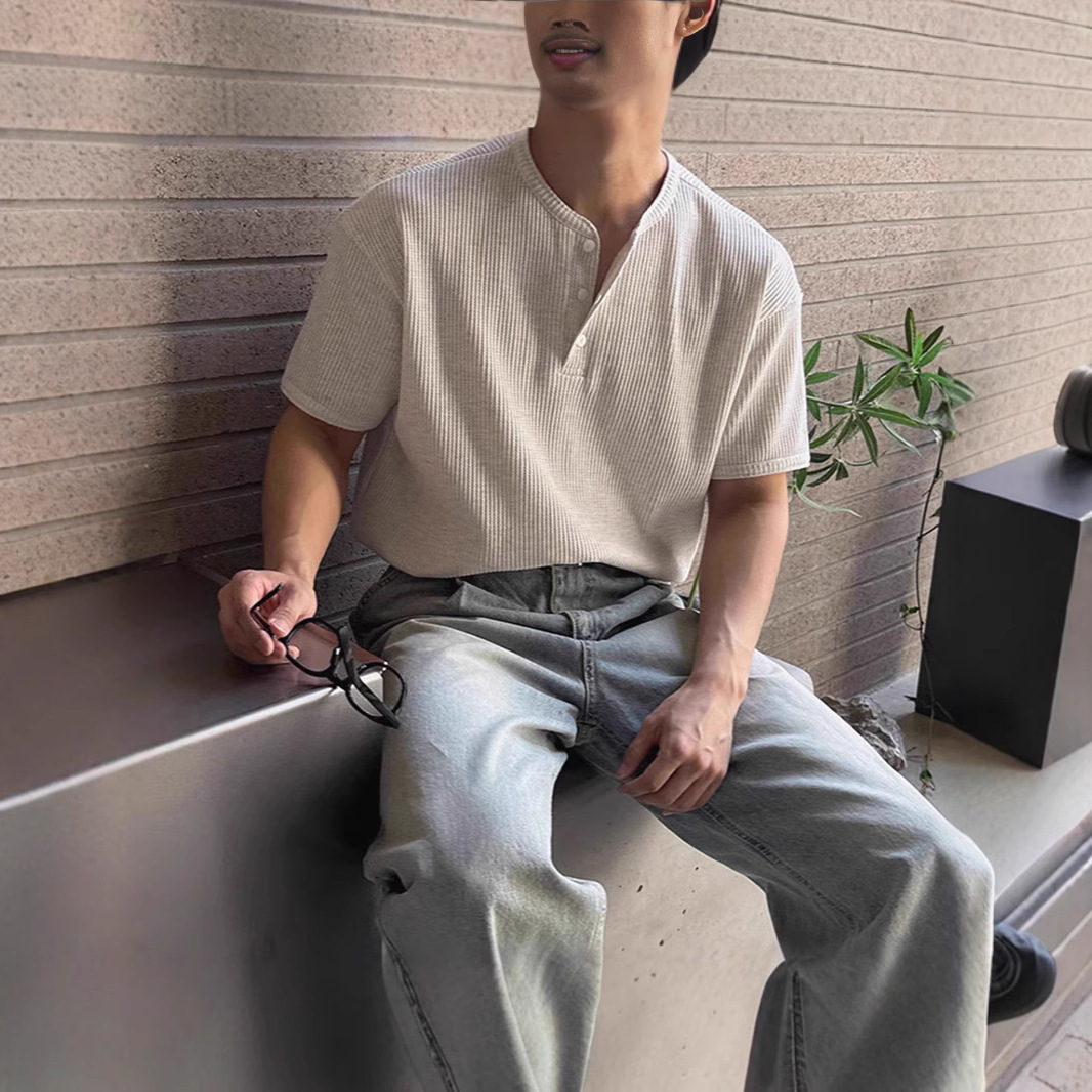 American-Style Waffle Henley Shirt for Men with a Textured Loose Fit, Short Sleeves, Half-Button Closure, Workwear T-Shirt with Placket Collar, Trendy Polo Shirt