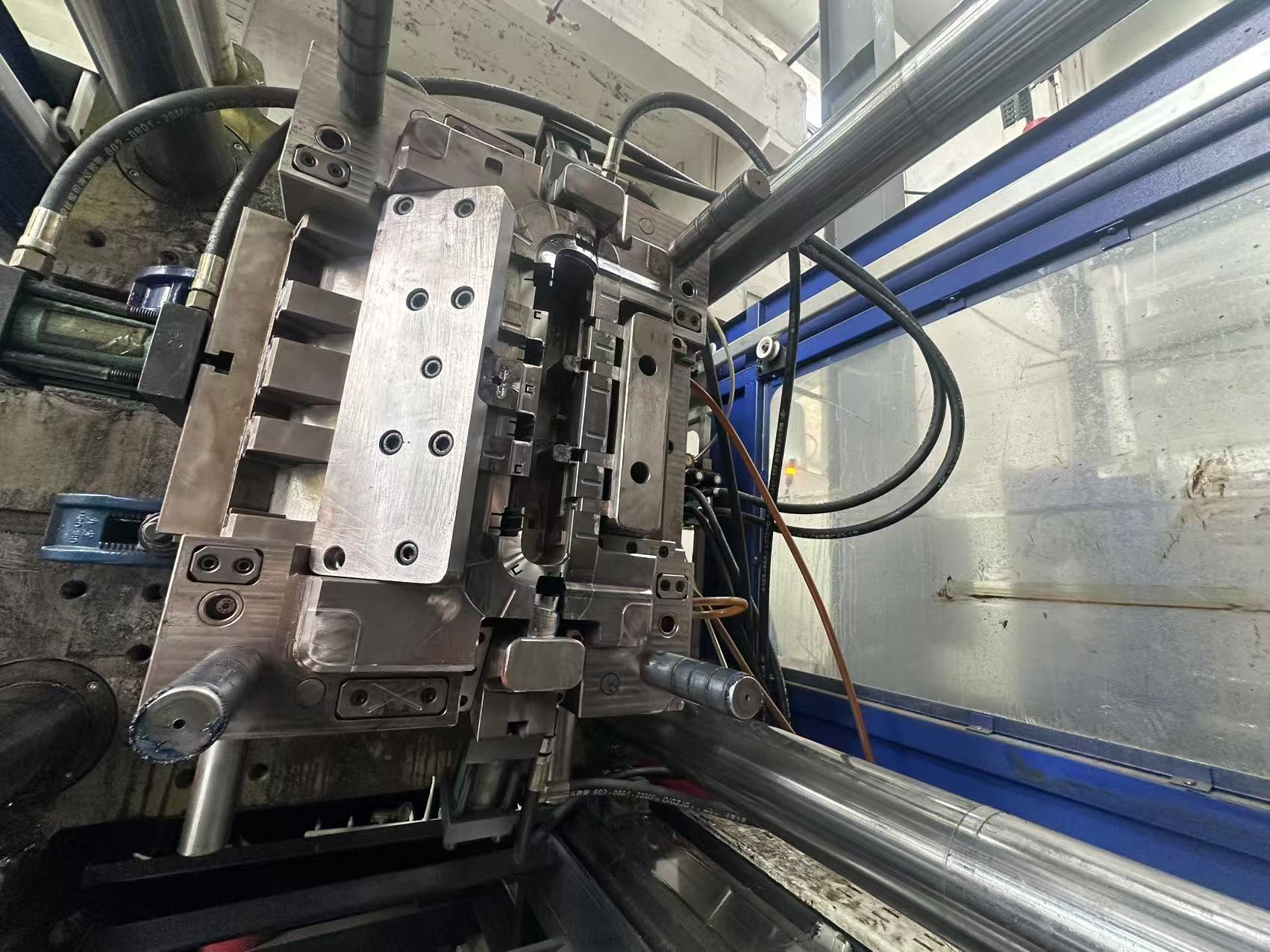 Auto Parts Central Control Door Armrest Injection Mold Black Electroplating Parts Injection Mold Car Abs Injection Mold