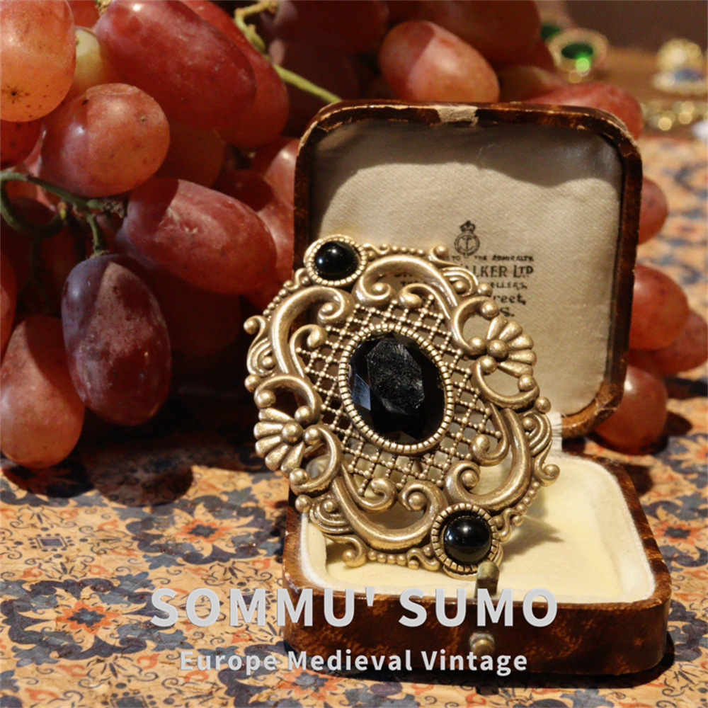 vintage Middle Avon avon Florence Dragon Breath Stone Hollow Pendant Imitation Crystal Green Leaf Vintage Brooch