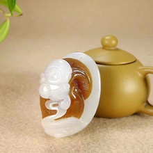 供应链玉器天然新疆和田玉且末糖料糖玉灵猴吊坠灵猴献寿玉石挂件