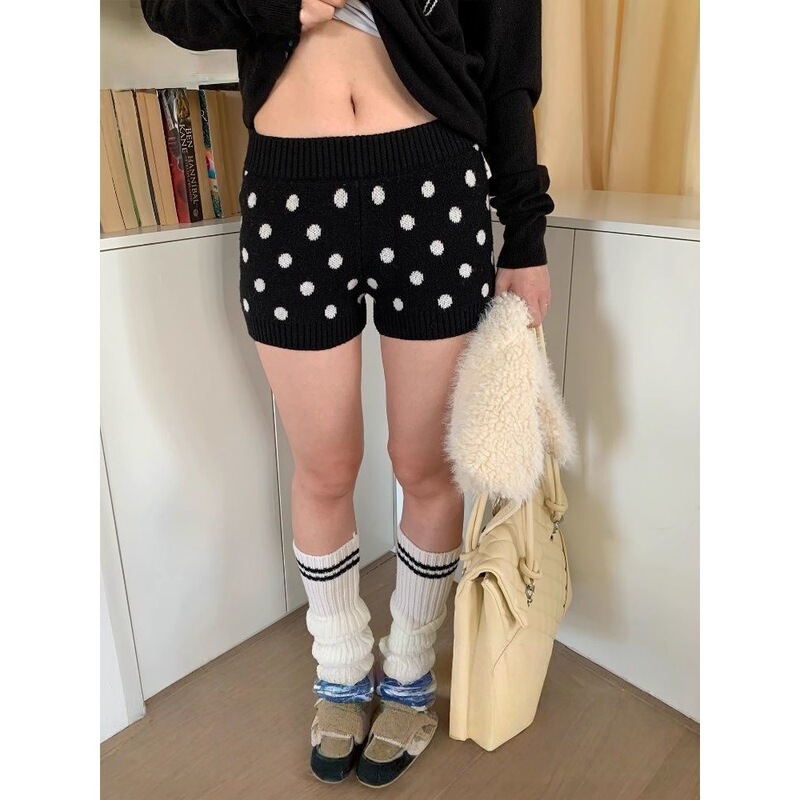 Meihoostire "Jumping Warm Beans" Are Suitable for Early Autumn Black and White Polka Dot Knitted Shorts Meihoostire "Jumping Warm Beans" Are Suitable for Early Autumn Black and White Polka Dot Knitted Shorts