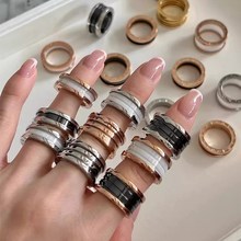 精工珠宝版宝家小红人慈善款黑白陶瓷戒指弹簧指环男女情侣对戒