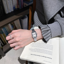 艾奇新品轻奢复古小众长方形表盘钢带手表女款简约气质情侣腕表