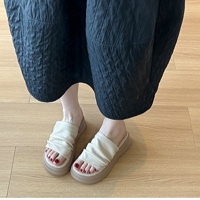 Xiaohongshu's Popular Chengdu-Style Thick-Soled Slippers for Women in Summer New Retro Flat-Soled Outer Wear Lightweight and Non-Tiring Slippers