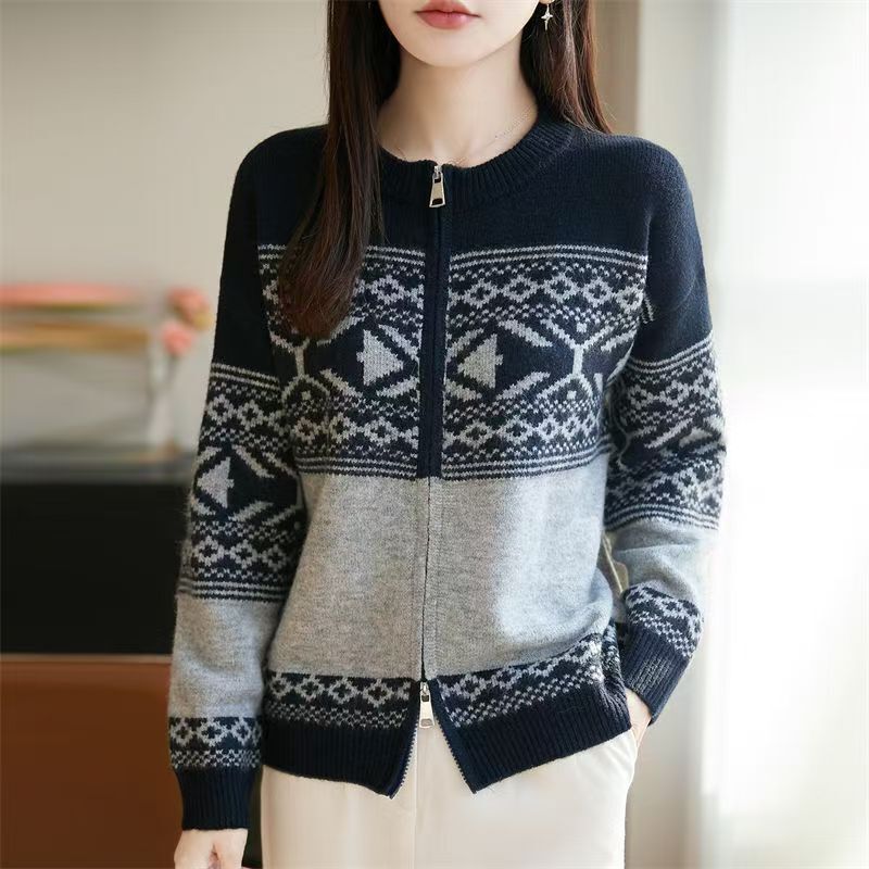 New autumn and winter warm base sweater, round neck cardigan, women's knitted top, color-blocked long-sleeve versatile slim-fit top