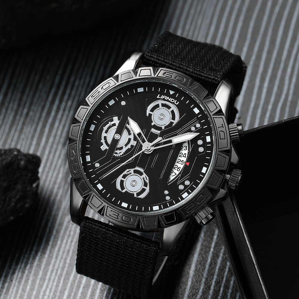 LIANDU Men's Calendar Quartz Watch Close-up