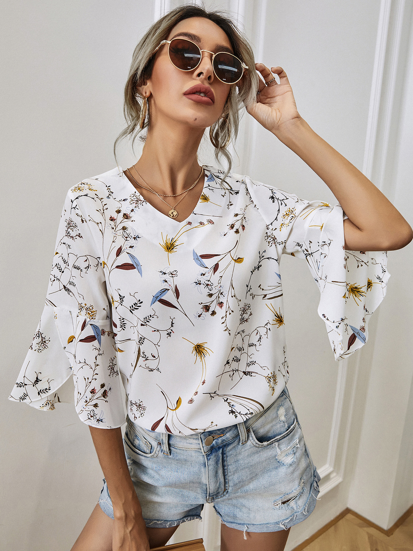 Floral print V-neck trumpet sleeve chiffon shirt NSYD48280