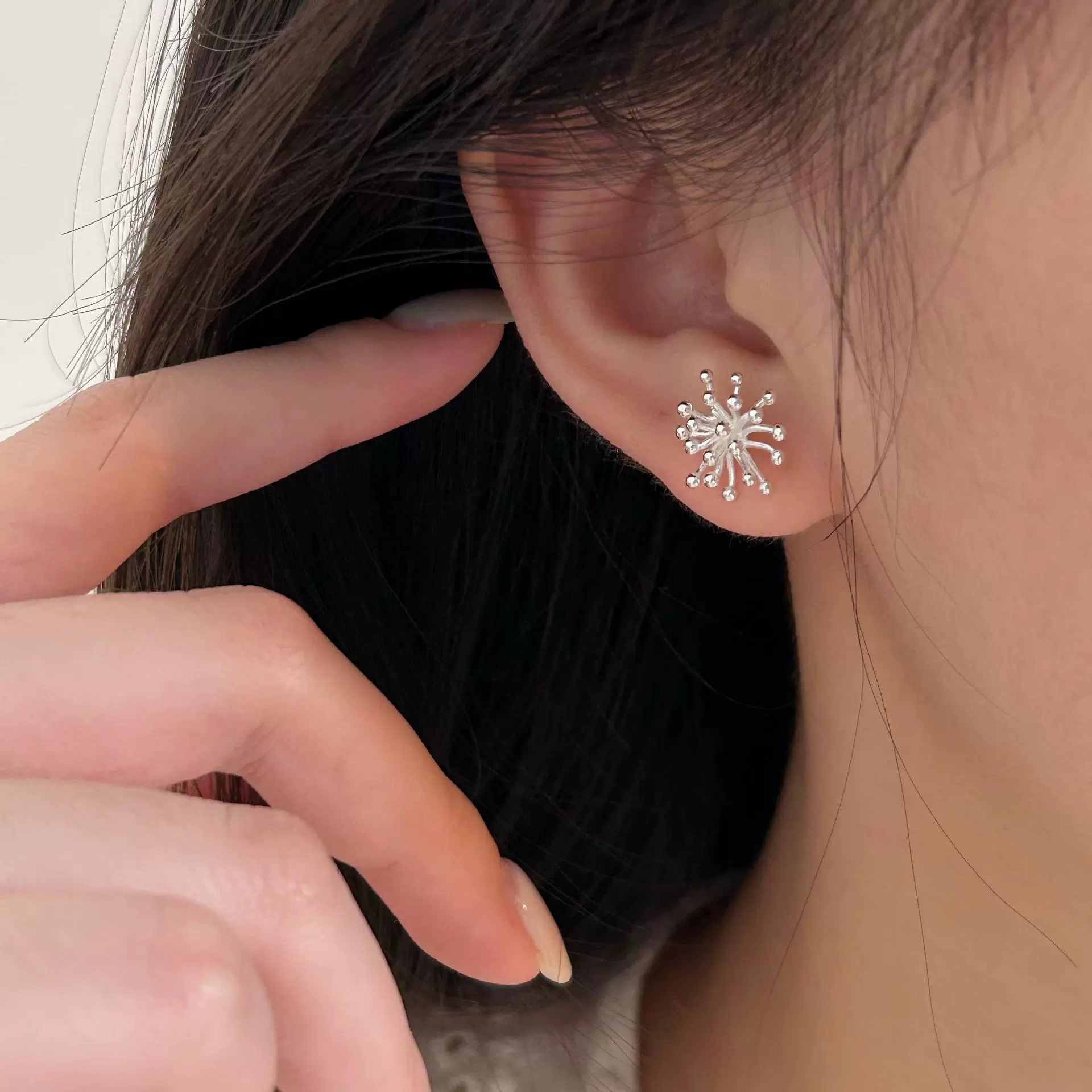 Серьги 范智乔 Universal — корейский стиль, серебро 925, образец, простой элегантный дизайн, цвет C1327
