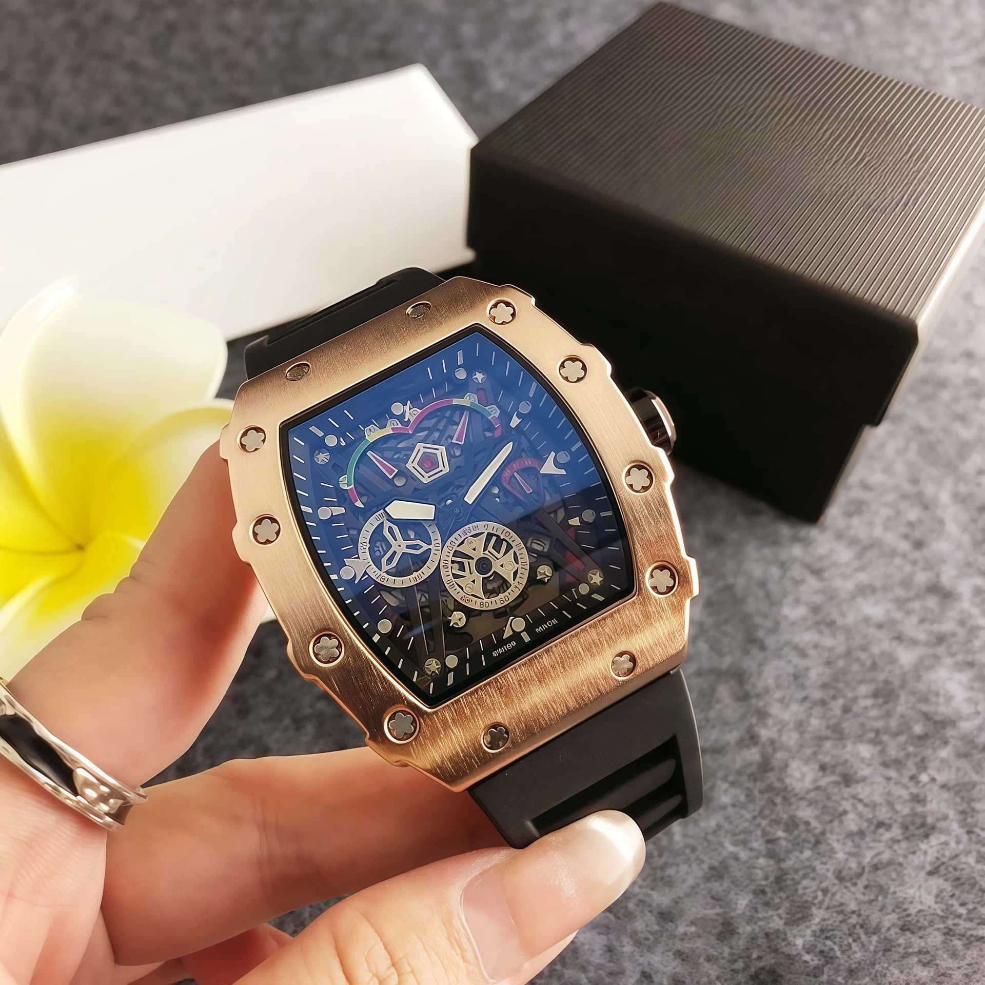 Double Curved Barrel Watch, Non-Mechanical Retro Barrel-Shaped Men's Watch, Vintage Silicone Strap Sports Watch with Calendar