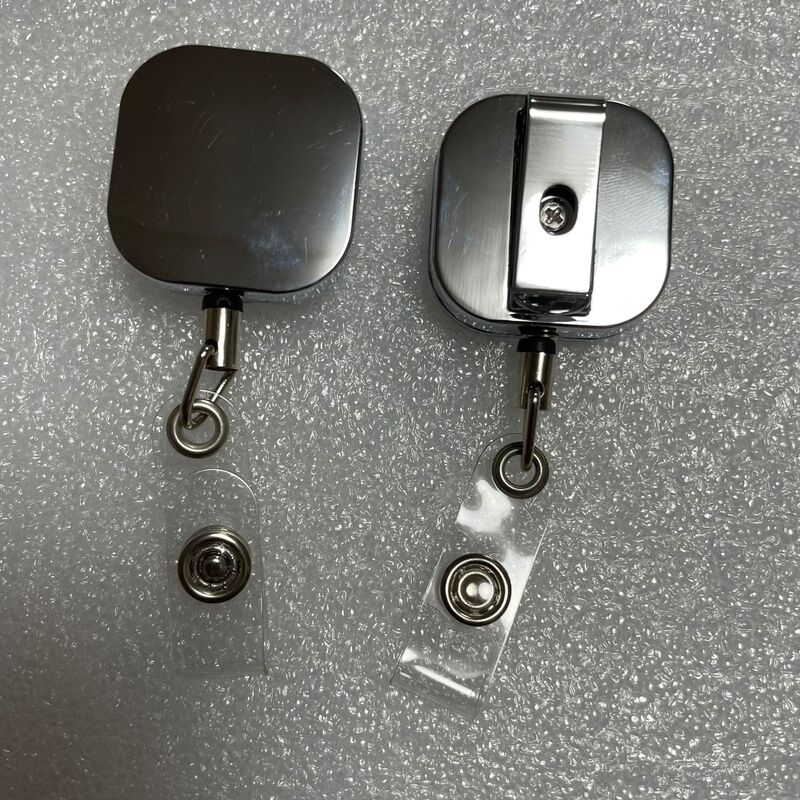 3.2CM Square Metal Easy-to-pull Telescopic Buckle ID Card Manufacturer ID Card with Back Clip Keychain Bright Chrome