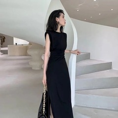 女性のためのハイエンドの黒のドレス 2025 夏の新しいスリムでエレガントなヘップバーン スタイルのスリット付き通勤ミドル丈スカート