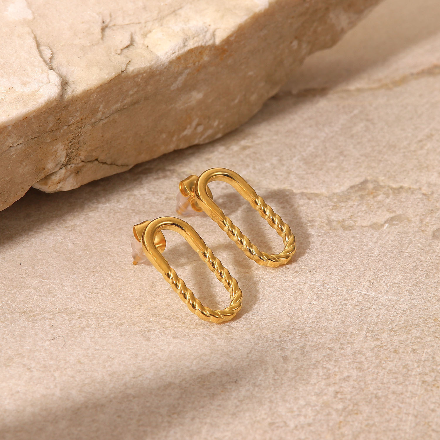 Fashion Simple 18K Gold Oval Semi-Glossy Semi-Twist Stainless Steel Earrings