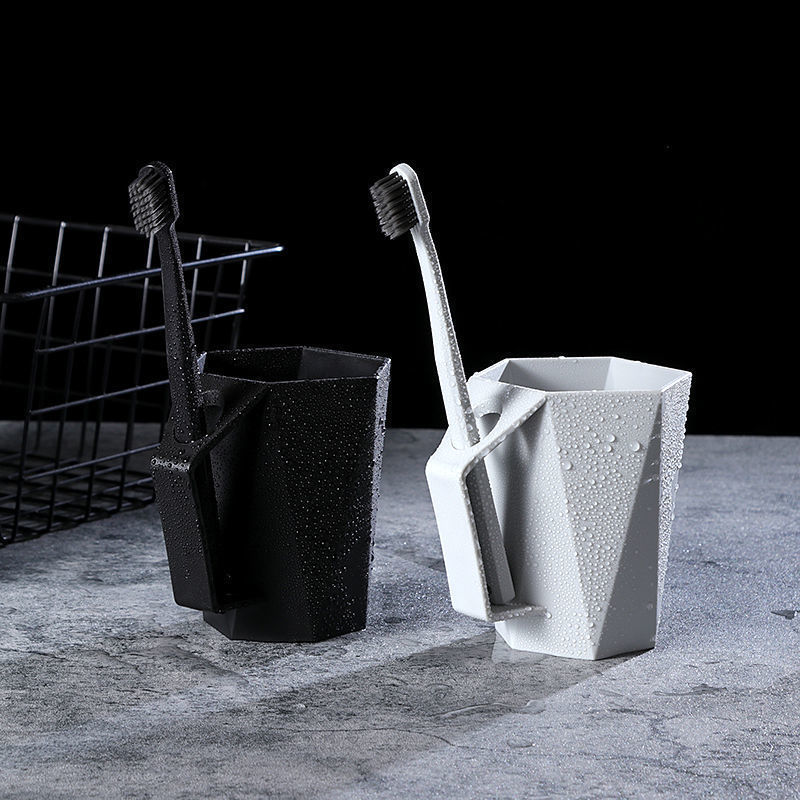 Taza de lavado de diamante taza de cepillo de dientes con mango hogar moda simple creativo plástico enjuague bucal taza de cepillo de dientes al por mayor
