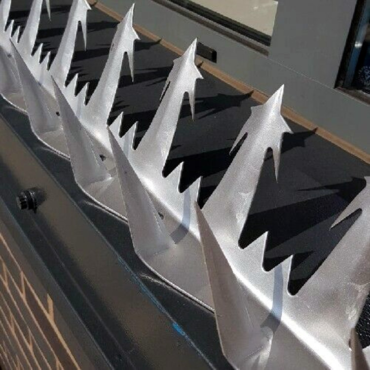 生产刀片刺钉围墙 护栏镀锌刺钉防爬防护防盗墙刺防爬刺钉
