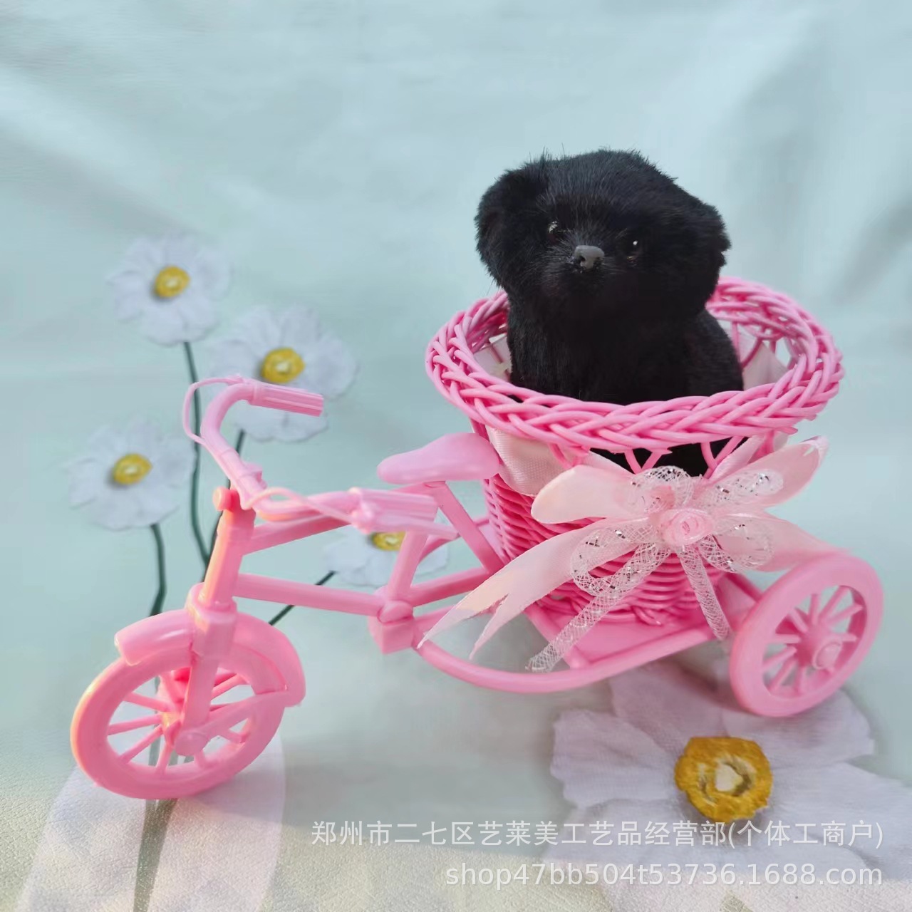 핑크 세발 자전거 검은 개