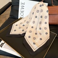 新商品のシミュレーションシルクタオルのファッションは秋の金のお土産の装飾の小さい方のタオルの高級感があります。