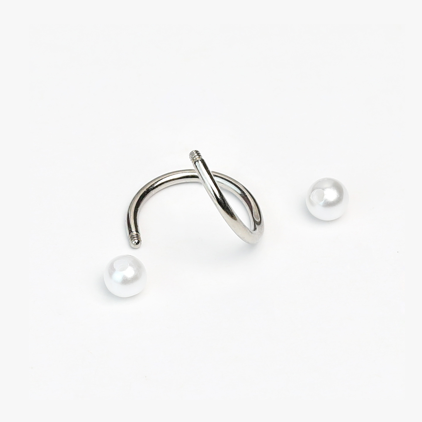 16G labret stud size and finish detail
