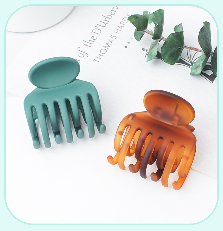 Simple Style Solid Color Plastic Resin Hollow Out Hair Claws 1 Piece display picture 2