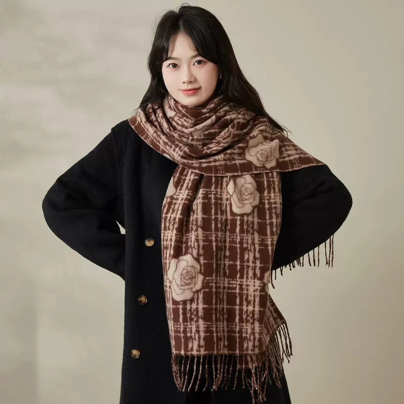 加厚格纹山茶花披肩外搭女小香风高级感外搭流苏披肩旅游穿搭经典