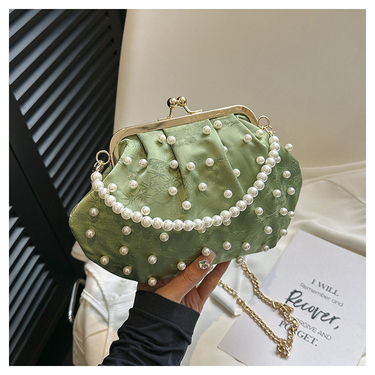 Women's Medium Special Solid Color Elegant Classic Style Pearls Clasp Frame Dome Bag display picture 3