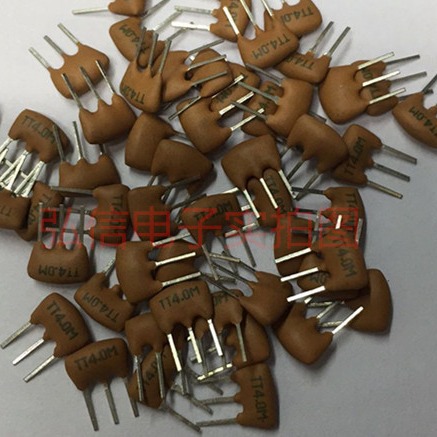 直插陶瓷晶振ZTT4M ZTT-4.00MG 陶瓷棕色3脚晶体 4MHZ谐振DIP