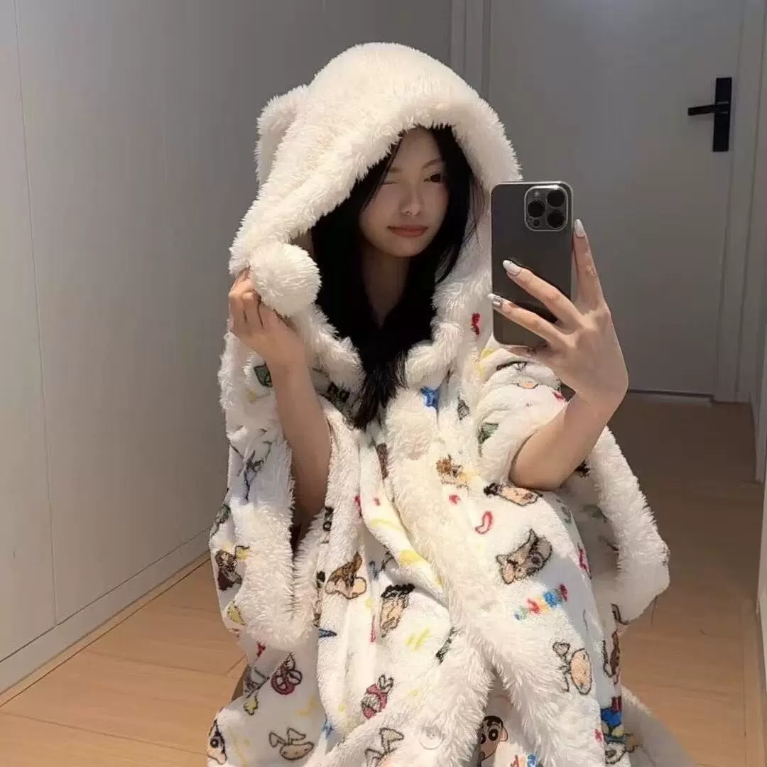 珊瑚绒蜡笔小新斗篷连帽毛绒睡衣女秋冬季新款家居服加厚睡袍外穿