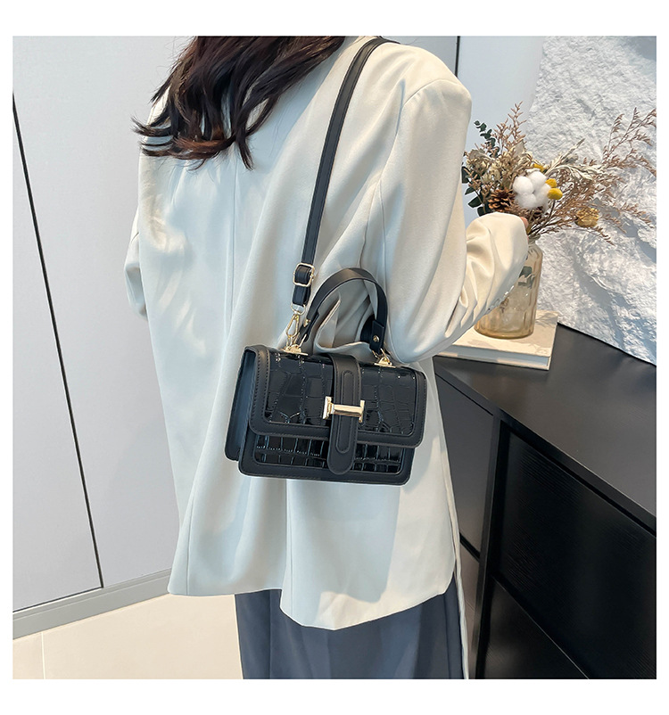 Håndholdt firkantet steinmønster 2024 Ny stil, trendy, eksklusiv, design i liten nisje, fasjonabel enkel kryssskulder_voghion.com