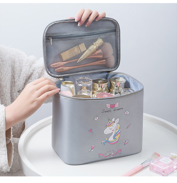 Capacious foldable handheld cosmetic bag for traveling