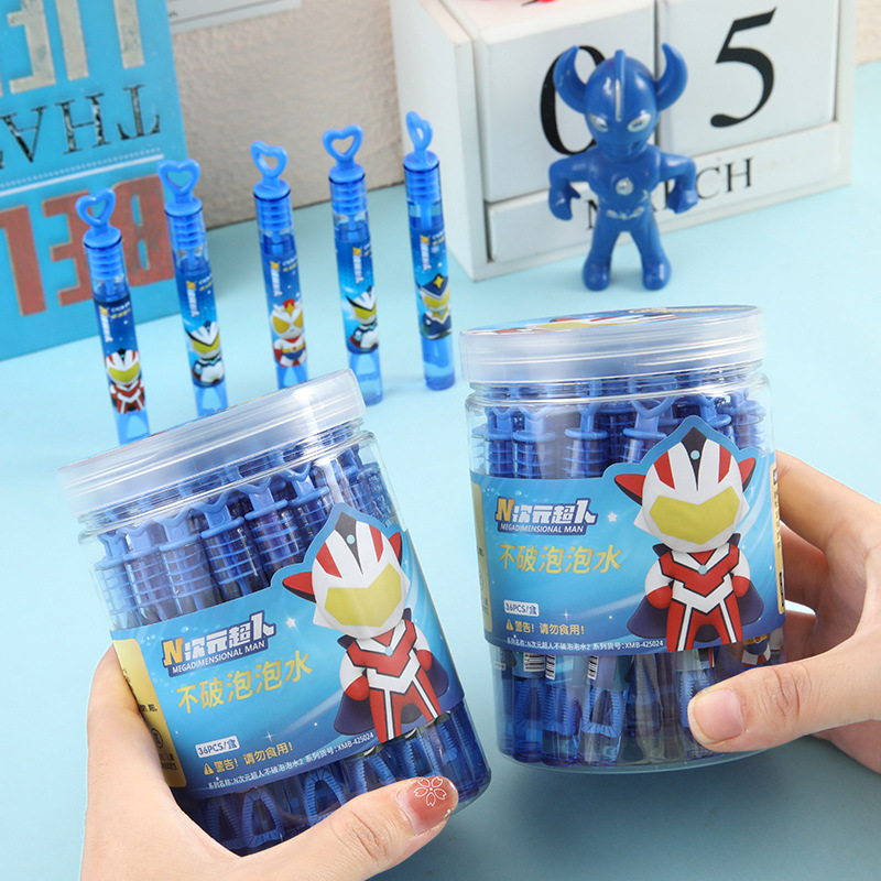 Superman mini amor burbuja barra de agua burbuja no puede soplar una variedad de juguetes para niños al aire libre burbuja de agua