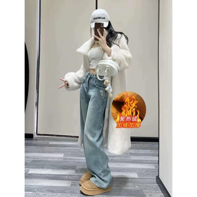 Легкие плюшевые джинсы с высокой талией и широкими ножками женские свободные осенью и зимой 2025 года тонкие дикие прямые штаны