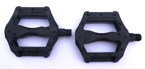 Mountain bike imitation aluminum alloy pedals with reflective strips imitation aluminum alloy bicycle