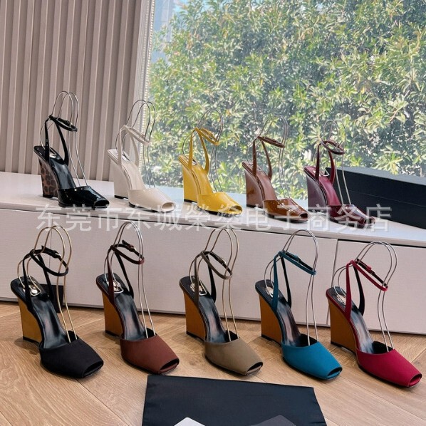 Women's 2025 Summer New Sexy Square Head Genuine Leather Buckle Strap Women's Wedge Sandals