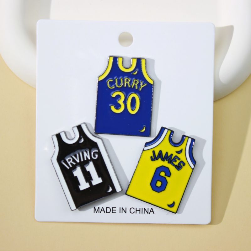 NBA basketball jersey brooch European and American cartoon Kobe Curry Jordan star clothes World Cup brooch wholesale